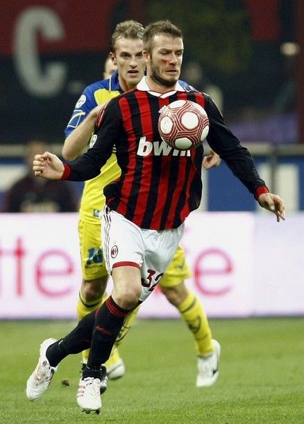 VIDEO Beckham, operat de urgenta in Finlanda! Poate rata Cupa Mondiala!_6