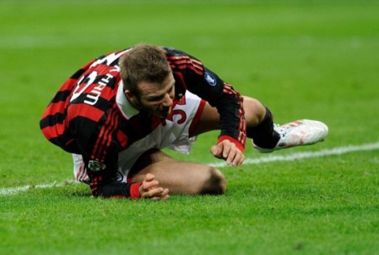 VIDEO Beckham, operat de urgenta in Finlanda! Poate rata Cupa Mondiala!_9