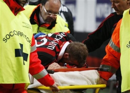 VIDEO Beckham, operat de urgenta in Finlanda! Poate rata Cupa Mondiala!_14