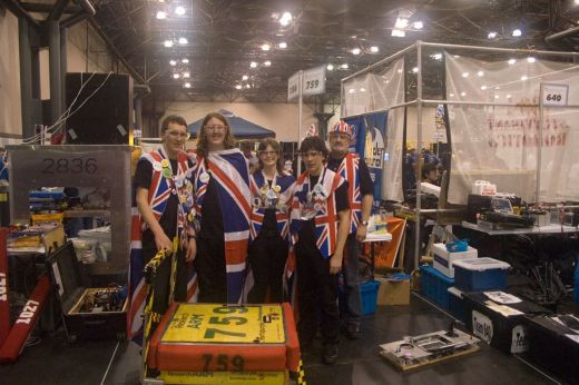 VEZI cum joaca robotii fotbal! Oare cum simuleaza un fault? :) FOTO si VIDEO_6