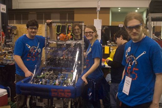 VEZI cum joaca robotii fotbal! Oare cum simuleaza un fault? :) FOTO si VIDEO_8