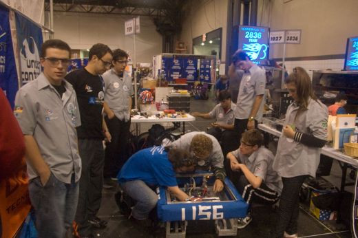 VEZI cum joaca robotii fotbal! Oare cum simuleaza un fault? :) FOTO si VIDEO_10