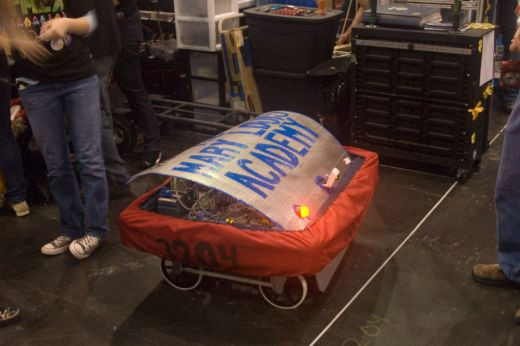 VEZI cum joaca robotii fotbal! Oare cum simuleaza un fault? :) FOTO si VIDEO_11