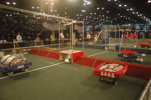 VEZI cum joaca robotii fotbal! Oare cum simuleaza un fault? :) FOTO si VIDEO_13