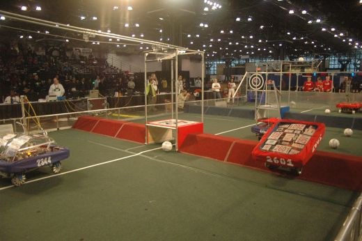 VEZI cum joaca robotii fotbal! Oare cum simuleaza un fault? :) FOTO si VIDEO_14