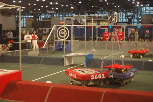 VEZI cum joaca robotii fotbal! Oare cum simuleaza un fault? :) FOTO si VIDEO_16