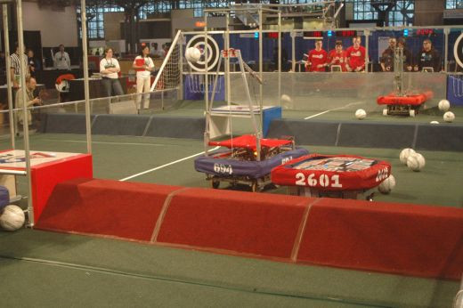 VEZI cum joaca robotii fotbal! Oare cum simuleaza un fault? :) FOTO si VIDEO_18