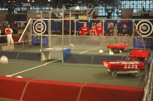 VEZI cum joaca robotii fotbal! Oare cum simuleaza un fault? :) FOTO si VIDEO_20