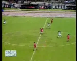 Vezi un super gol marcat de Raducioiu in Dinamo 6-4 Steaua in 1990! VIDEO: