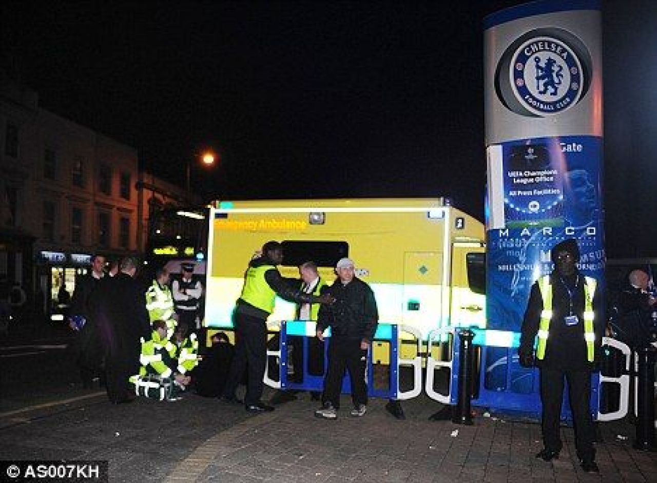 FOTO: John Terry fortat sa-si ceara scuze dupa ce a lovit cu masina un steward!_4