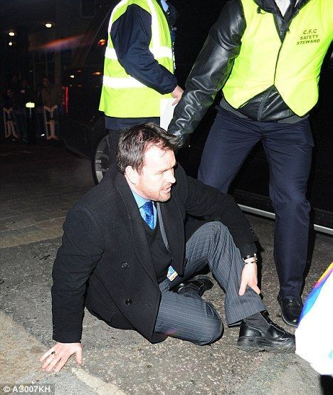 VIDEO Englezii au dovada! Vezi cum a dat Terry cu masina peste un steward!_3