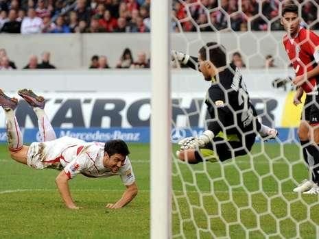 FOTO: Nemtii au descoperit secretul lui Marica: a marcat pentru ca a purtat ghete violet in stilul C. Ronaldo!_6