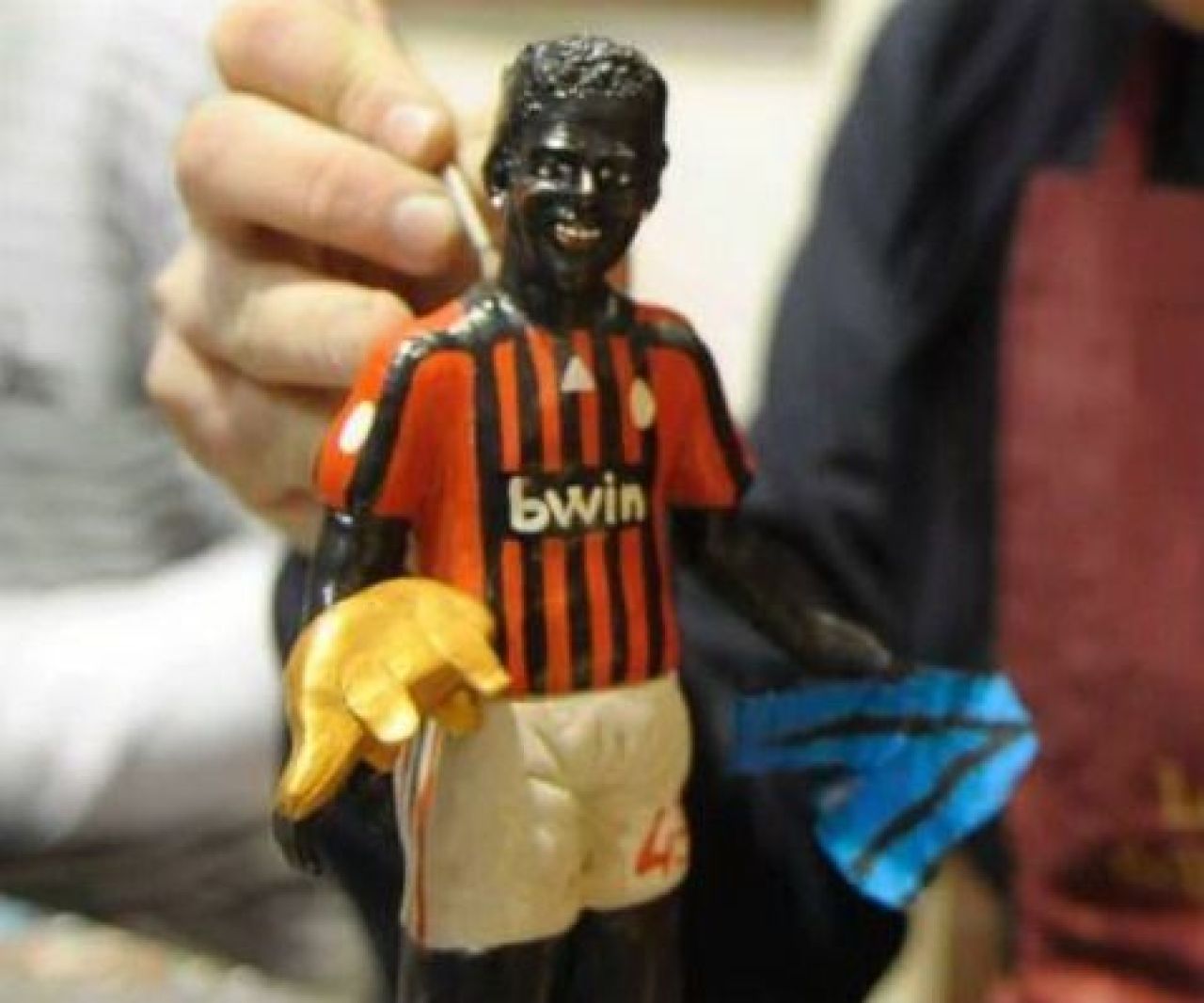Fanii lui Inter il provoaca pe Balotelli: