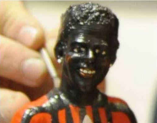 Fanii lui Inter il provoaca pe Balotelli: