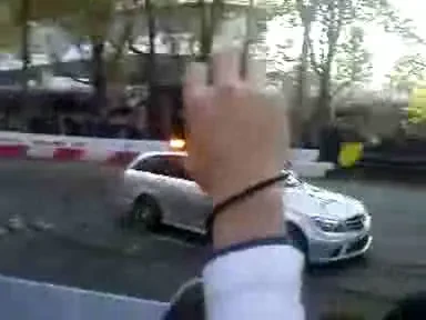 VIDEO / Hamilton face derapaje controlate pe strazile din Melbourne! Vezi ce a spus politia: