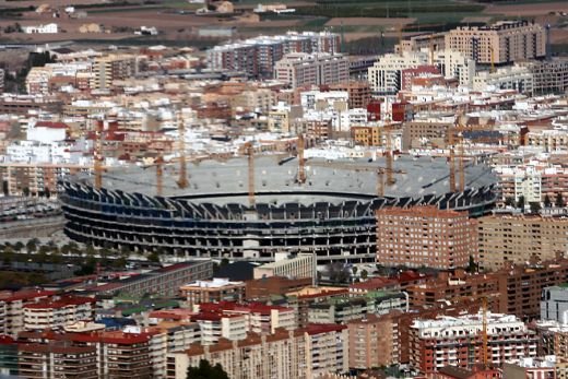 FOTO! Ce SUPER arena de 75.000 locuri a fost lasata in PARAGINA din cauza CRIZEI!_11