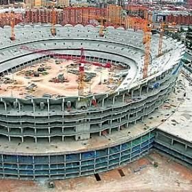 FOTO! Ce SUPER arena de 75.000 locuri a fost lasata in PARAGINA din cauza CRIZEI!_13