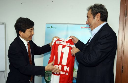 FOTO! Nicolae Badea a luat inapoi tricoul lui Catalin Hildan!_2