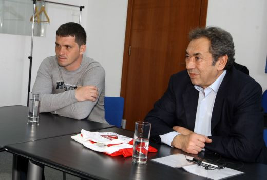 FOTO! Nicolae Badea a luat inapoi tricoul lui Catalin Hildan!_4