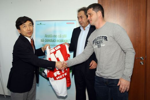 FOTO! Nicolae Badea a luat inapoi tricoul lui Catalin Hildan!_6