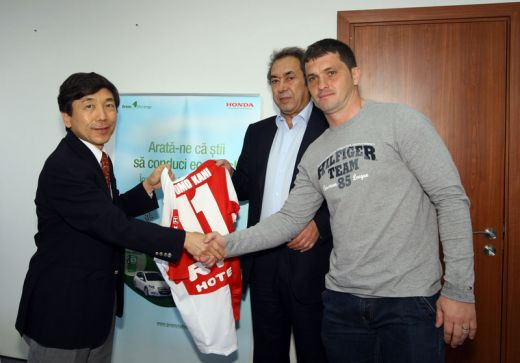 FOTO! Nicolae Badea a luat inapoi tricoul lui Catalin Hildan!_8