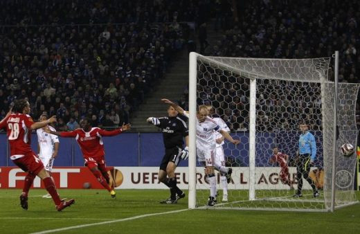 VIDEO: Romanul GROZAV a debutat in Europa: Vezi cea mai mare ratare a serii: Hamburg 2-1 Standard!_5