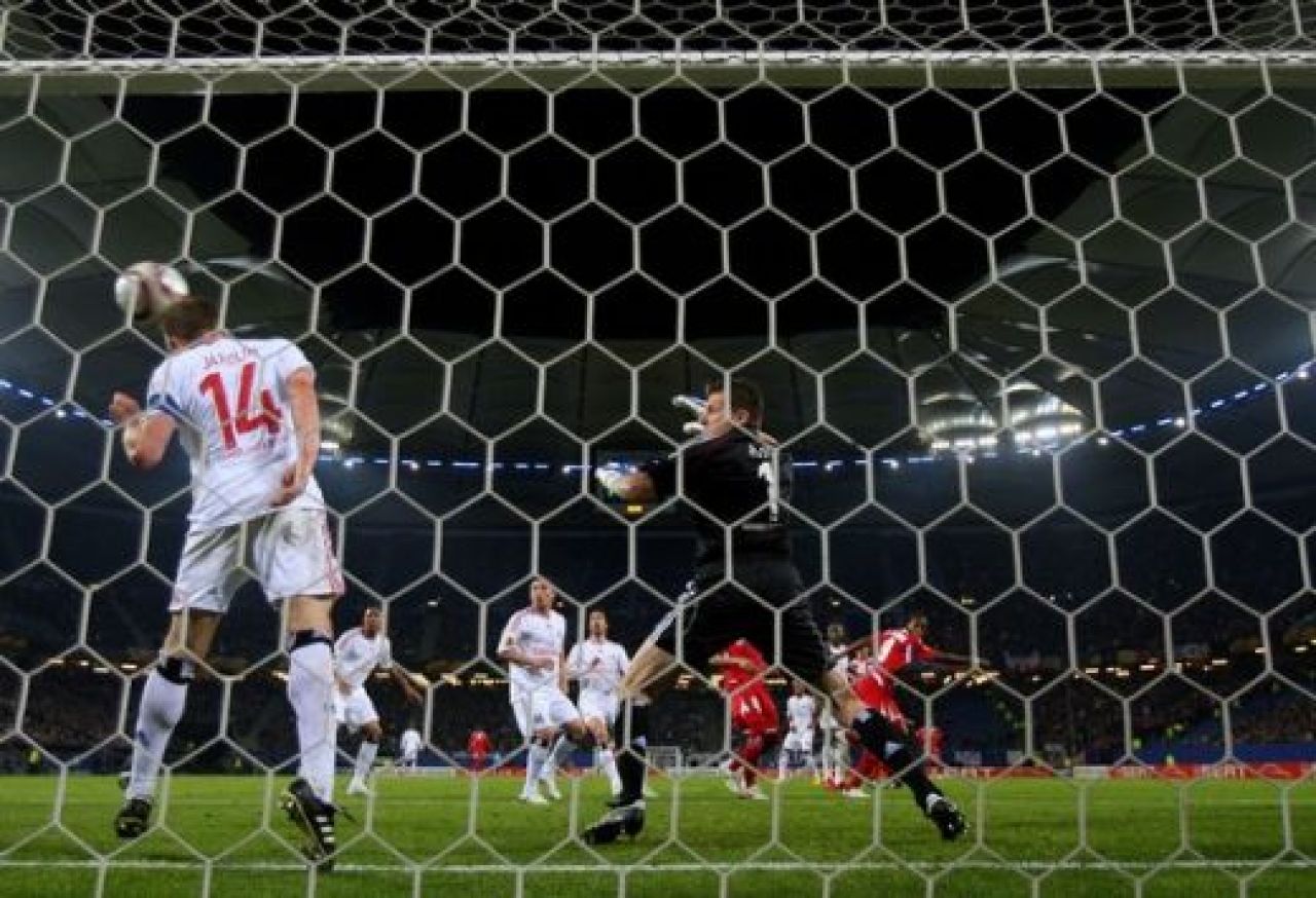 VIDEO: Romanul GROZAV a debutat in Europa: Vezi cea mai mare ratare a serii: Hamburg 2-1 Standard!_8