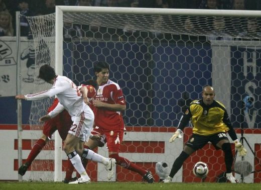 VIDEO: Romanul GROZAV a debutat in Europa: Vezi cea mai mare ratare a serii: Hamburg 2-1 Standard!_9