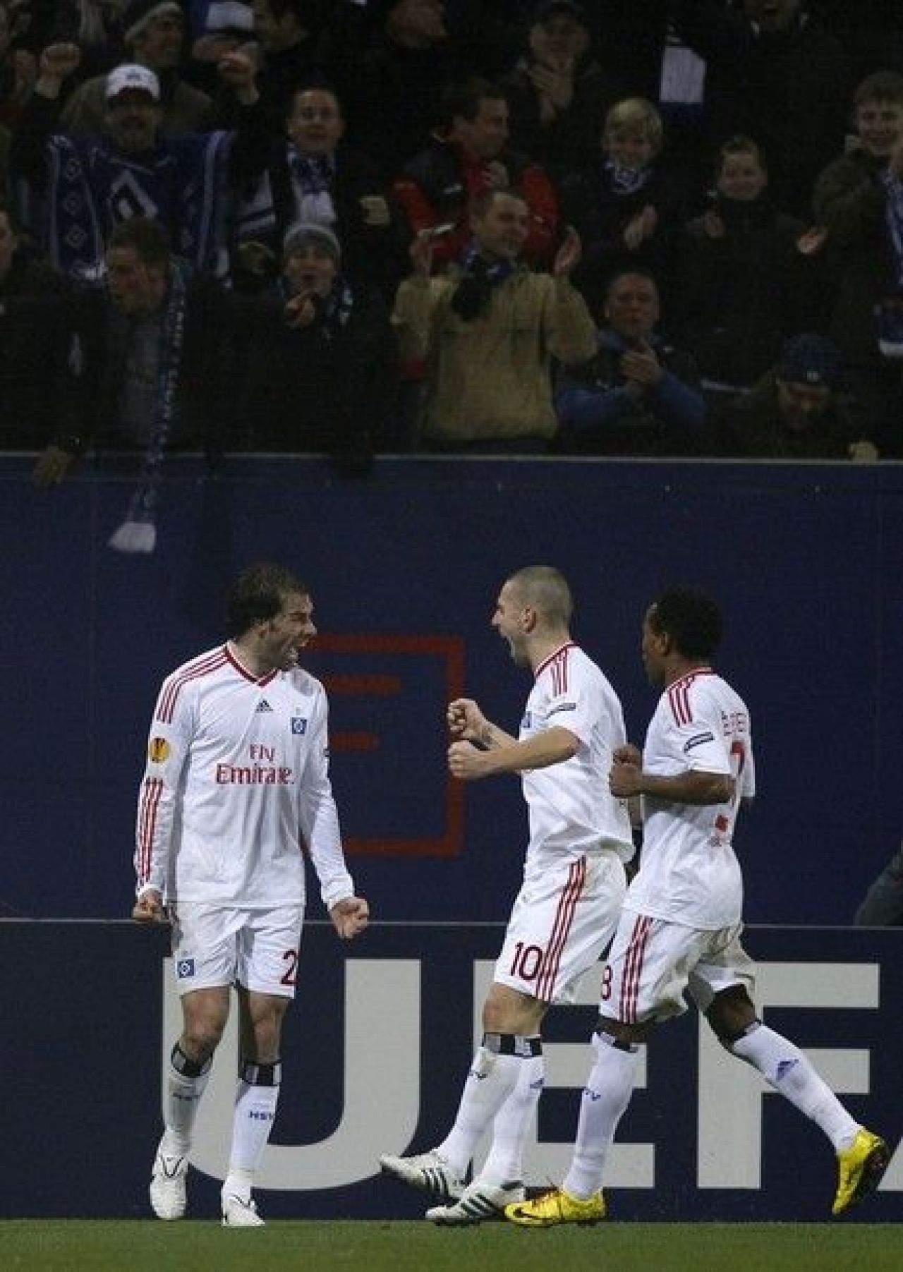 VIDEO: Romanul GROZAV a debutat in Europa: Vezi cea mai mare ratare a serii: Hamburg 2-1 Standard!_13