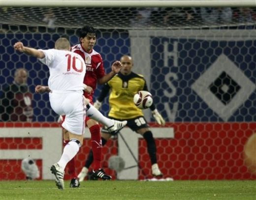 VIDEO: Romanul GROZAV a debutat in Europa: Vezi cea mai mare ratare a serii: Hamburg 2-1 Standard!_19