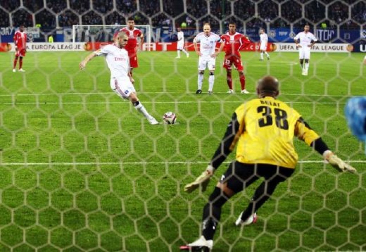 VIDEO: Romanul GROZAV a debutat in Europa: Vezi cea mai mare ratare a serii: Hamburg 2-1 Standard!_21