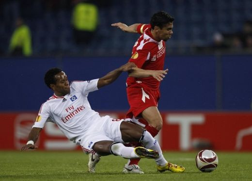 VIDEO: Romanul GROZAV a debutat in Europa: Vezi cea mai mare ratare a serii: Hamburg 2-1 Standard!_23