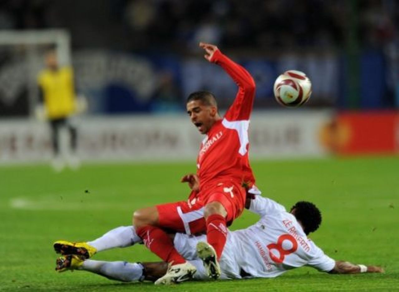 VIDEO: Romanul GROZAV a debutat in Europa: Vezi cea mai mare ratare a serii: Hamburg 2-1 Standard!_25