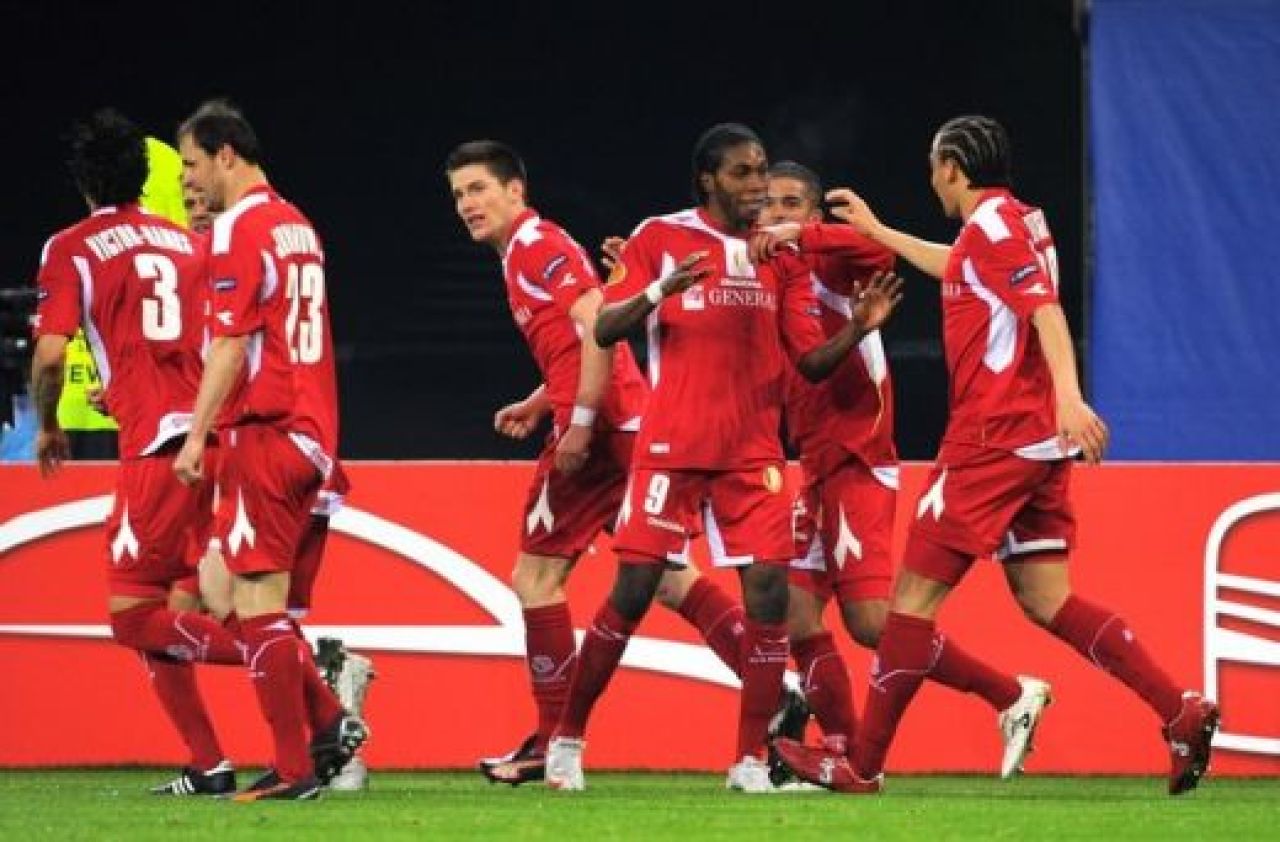 VIDEO: Romanul GROZAV a debutat in Europa: Vezi cea mai mare ratare a serii: Hamburg 2-1 Standard!_30