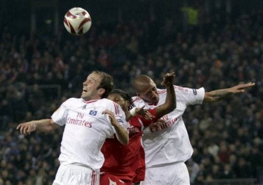 VIDEO: Romanul GROZAV a debutat in Europa: Vezi cea mai mare ratare a serii: Hamburg 2-1 Standard!_33