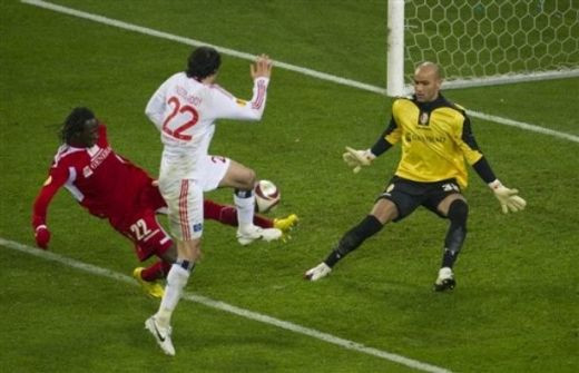 VIDEO: Romanul GROZAV a debutat in Europa: Vezi cea mai mare ratare a serii: Hamburg 2-1 Standard!_38