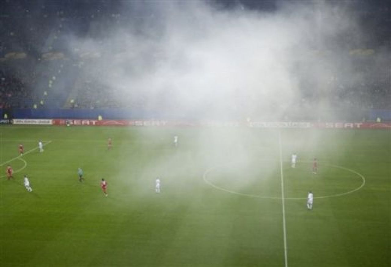 VIDEO: Romanul GROZAV a debutat in Europa: Vezi cea mai mare ratare a serii: Hamburg 2-1 Standard!_39