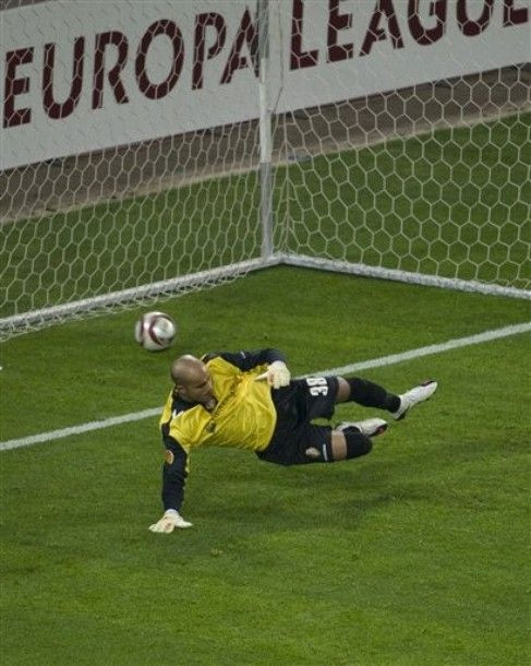 VIDEO: Romanul GROZAV a debutat in Europa: Vezi cea mai mare ratare a serii: Hamburg 2-1 Standard!_43