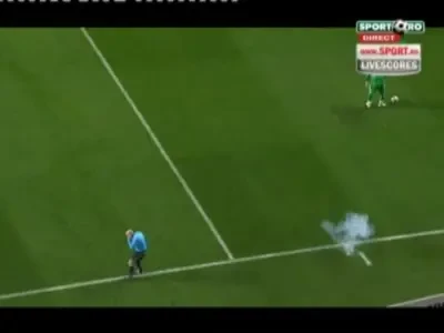 VIDEO! Un arbitru, RANIT de o PETARDA la Benfica - Liverpool! Vine o suspendare?