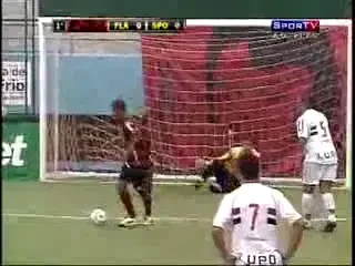 VIDEO / Un brazilian a vrut sa REVOLUTIONEZE executarea penaltyurilor!