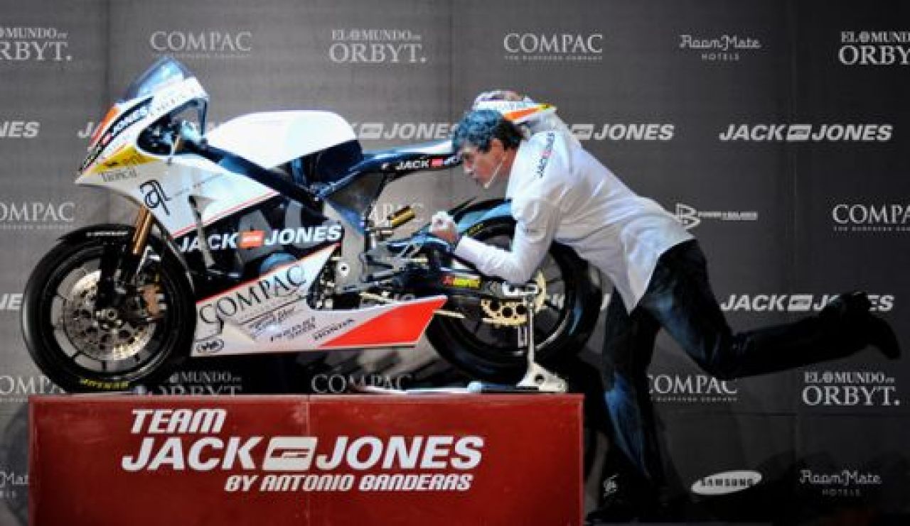 VIDEO: Antonio Banderas si-a prezentat propria echipa de motociclism!_6