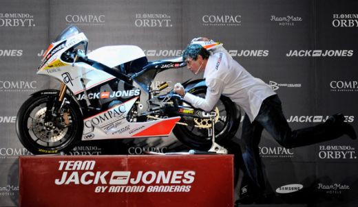 VIDEO: Antonio Banderas si-a prezentat propria echipa de motociclism!_7