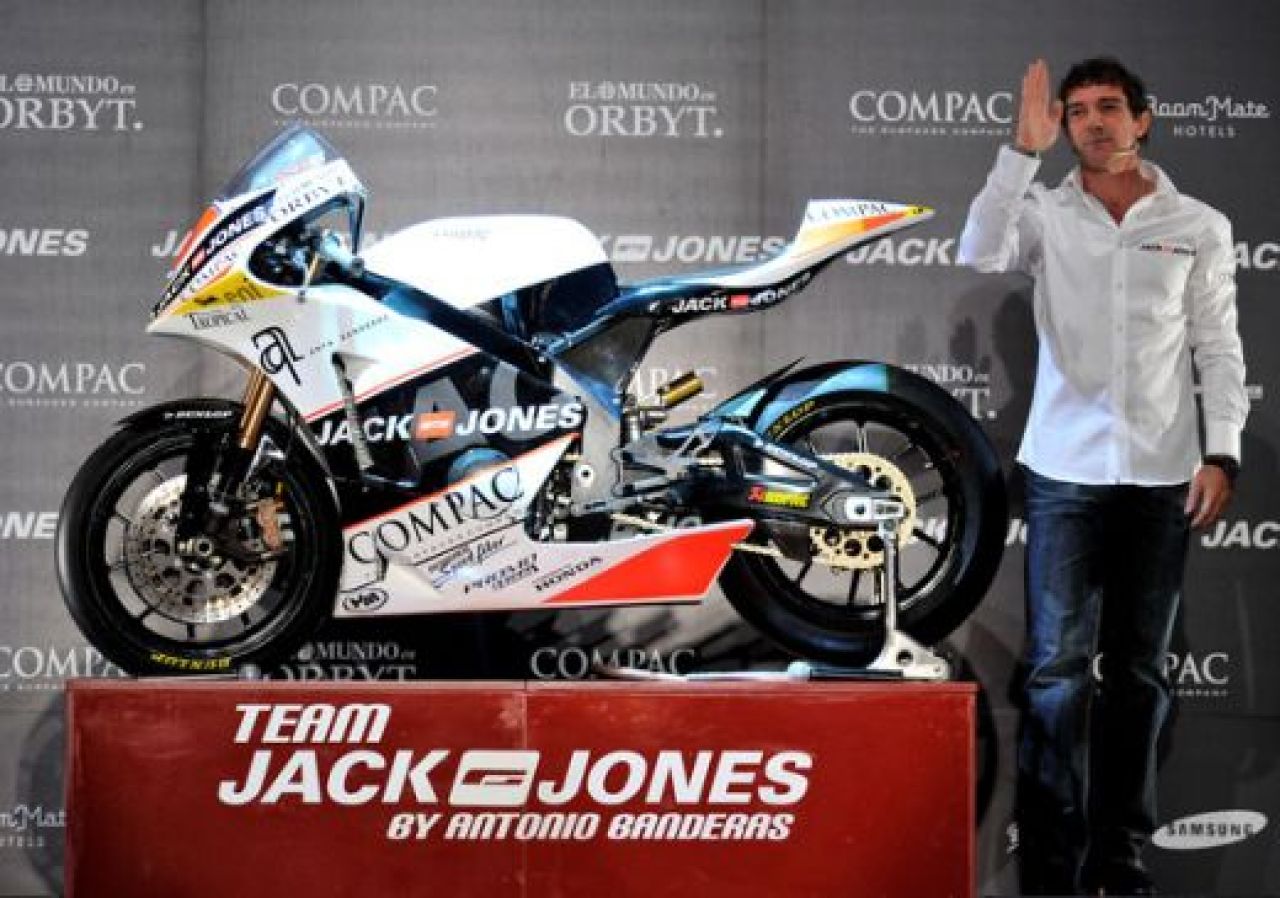 VIDEO: Antonio Banderas si-a prezentat propria echipa de motociclism!_9