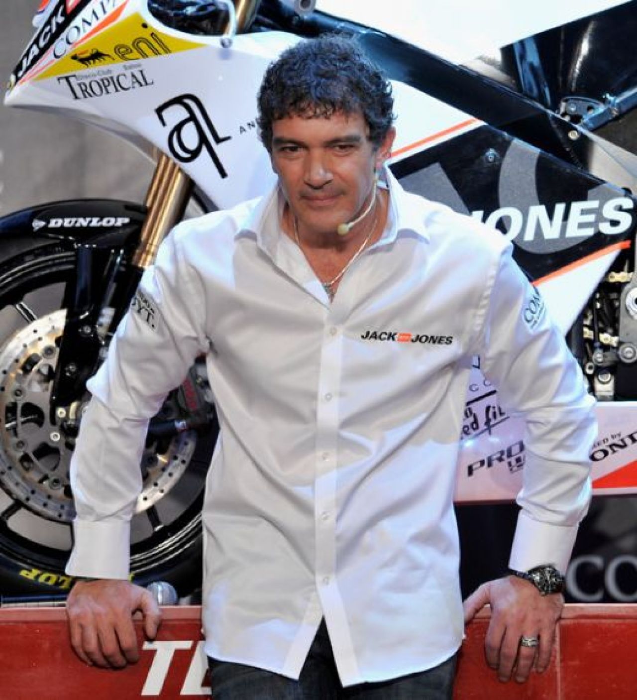 VIDEO: Antonio Banderas si-a prezentat propria echipa de motociclism!_11