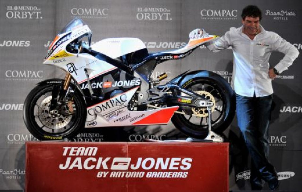 VIDEO: Antonio Banderas si-a prezentat propria echipa de motociclism!_13