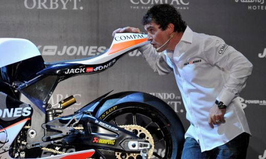 VIDEO: Antonio Banderas si-a prezentat propria echipa de motociclism!_15