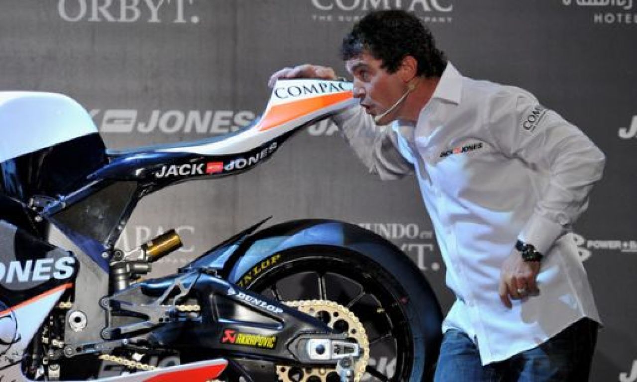 VIDEO: Antonio Banderas si-a prezentat propria echipa de motociclism!_15