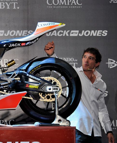 VIDEO: Antonio Banderas si-a prezentat propria echipa de motociclism!_16