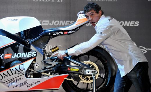 VIDEO: Antonio Banderas si-a prezentat propria echipa de motociclism!_21