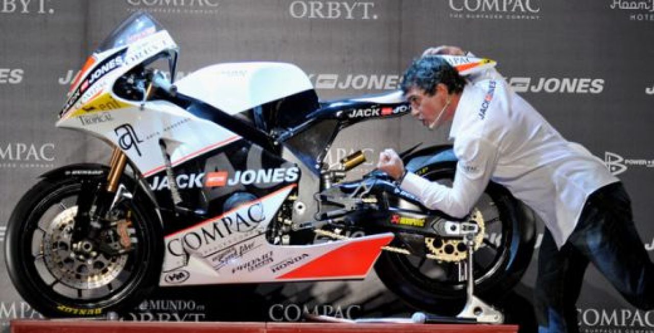 VIDEO: Antonio Banderas si-a prezentat propria echipa de motociclism!_23